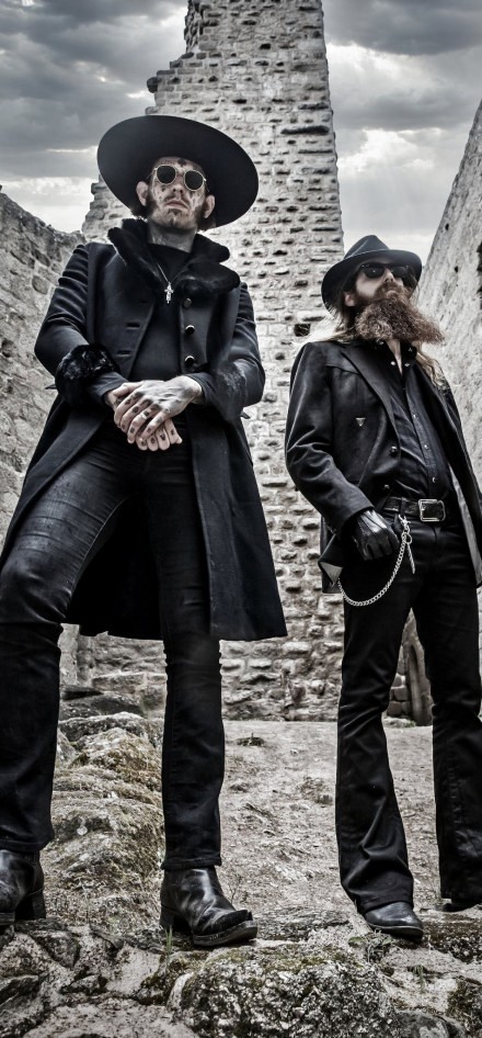 KNUCKLE HEAD + Wakan Tanka